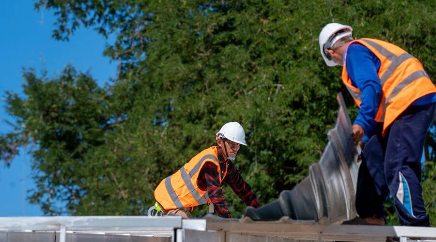 Expert Emergency Roof Repairs services in Hinckley, OH